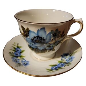 Vtg Queen Anne England Gold Accents Bone China Footed Demitasse Tea Cup Saucer